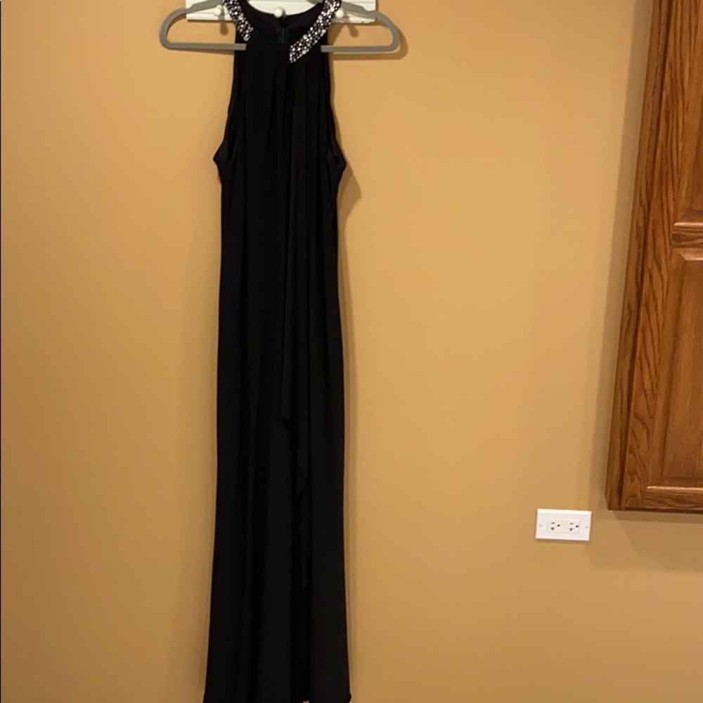 XSCAPE LONG FORMAL GOWN